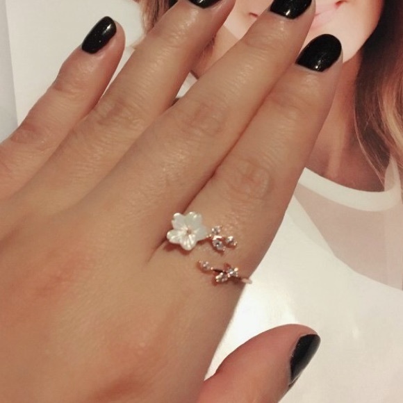 Rose Gold Flower Ring - Picture 2 of 5